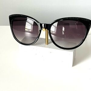 Vera Wang Nesta Sunglass Black elegant with Bling! New! 57-18-140
